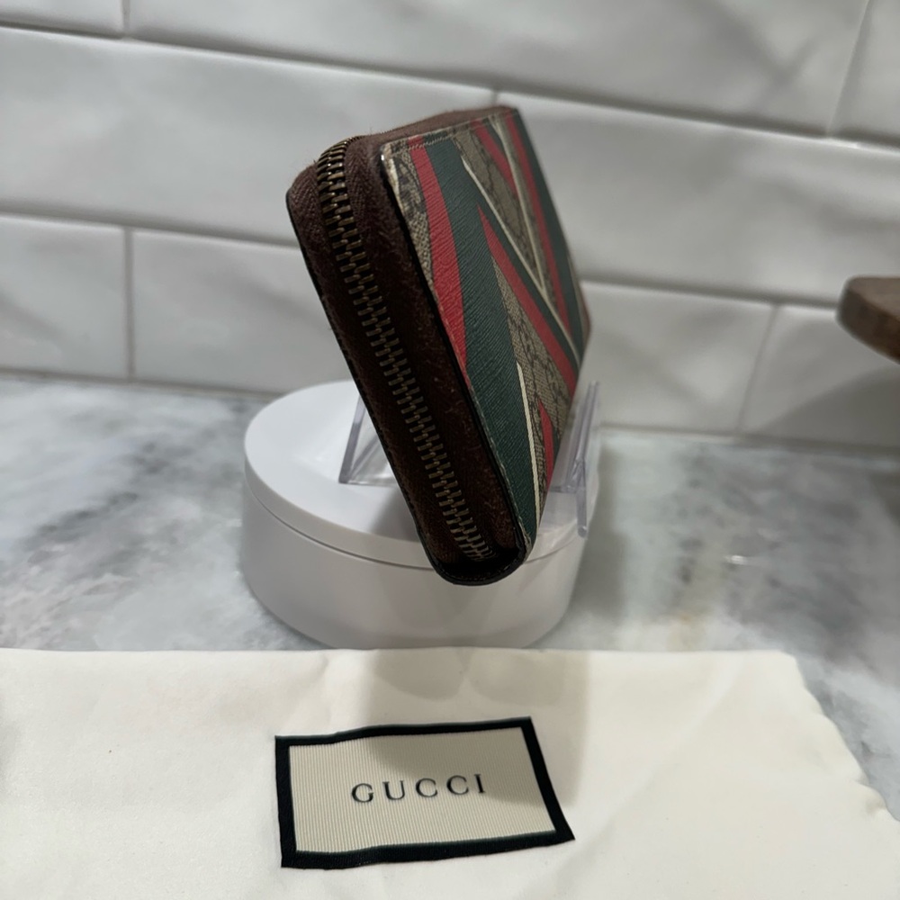 Gucci GG Chevron Long Wallet - Picture 11 of 11